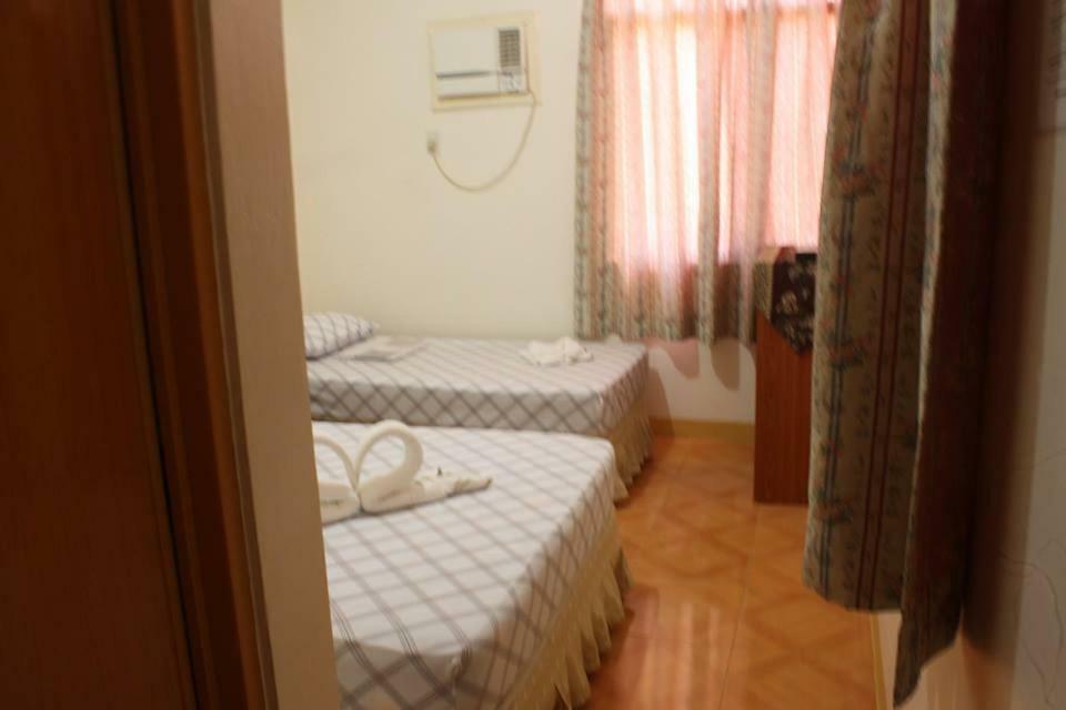 Oslob Malonzo Pension House ภายนอก รูปภาพ